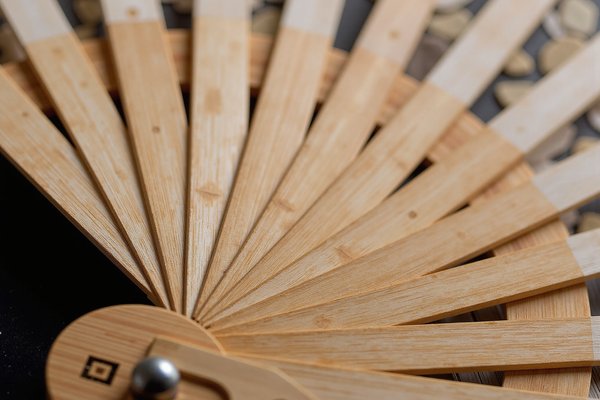 中国の扇：折りたたむ優雅さと文化表現