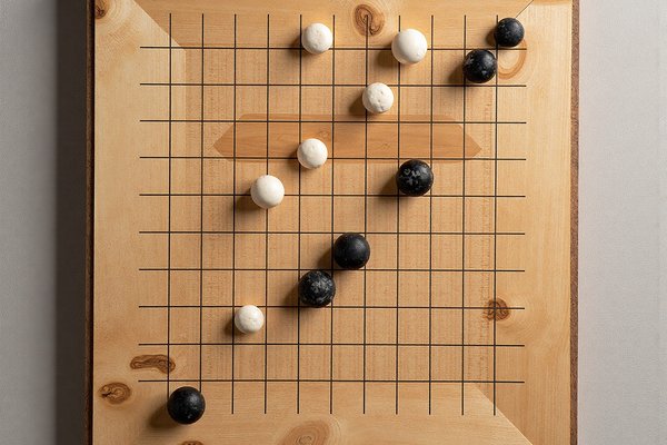 囲碁：白黒の古代戦略ゲーム